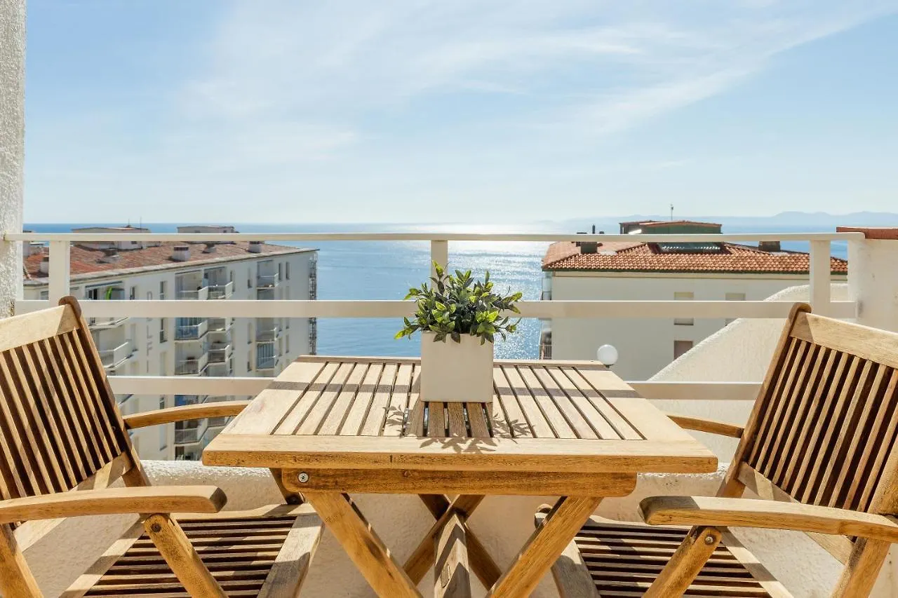 V021 - Neptuno Apartment Roses