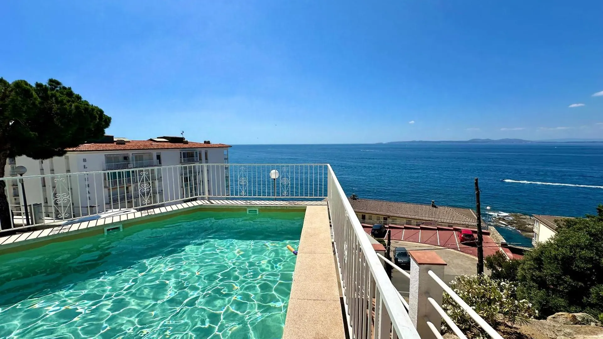 V021 - Neptuno Apartment Roses Spain